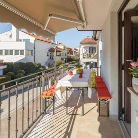 Alex Deluxe Apartments On Beach Пореч Екстериор снимка