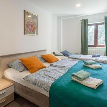 Alex Deluxe Apartments On Beach Пореч Екстериор снимка