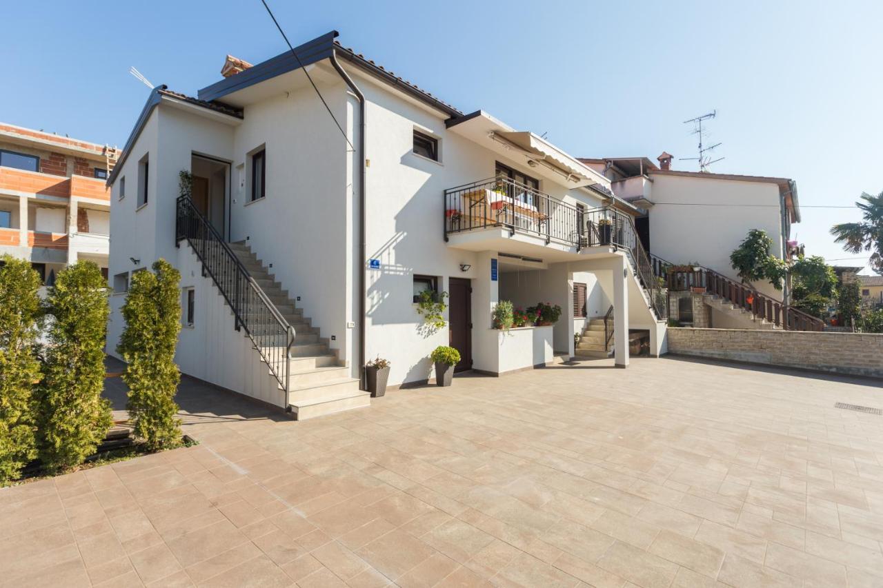 Alex Deluxe Apartments On Beach Пореч Екстериор снимка