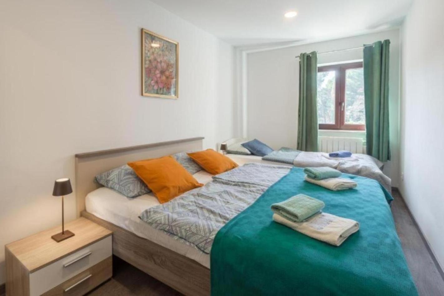 Alex Deluxe Apartments On Beach Пореч Екстериор снимка